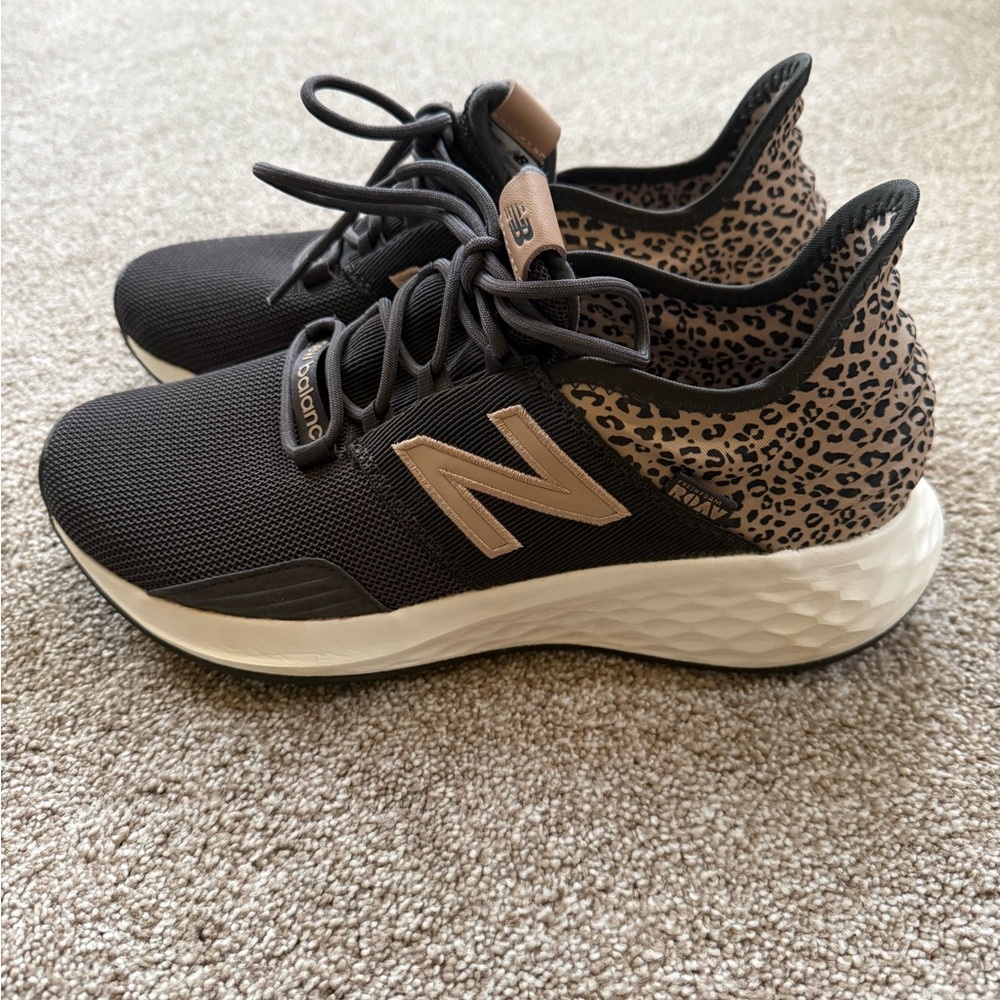 New Balance Women's Roav Leopard Sneakers Size 9